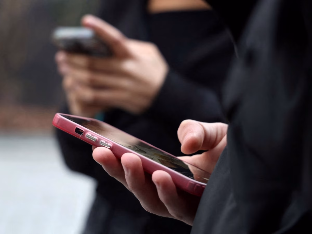 Η Γαλλία ψήφισε το «φρένο» στα social media για τα παιδιά κάτω των 15 ετών | in.gr