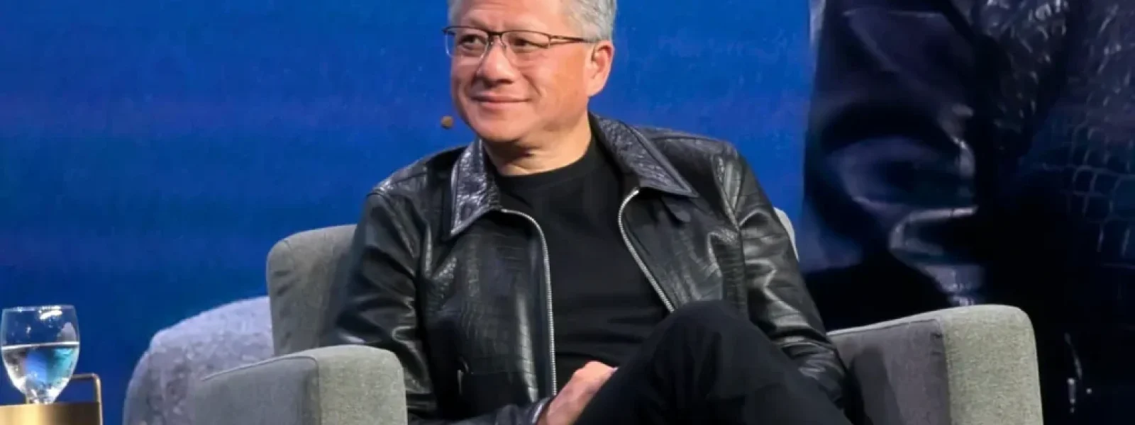Jensen Huang: «Η AI δεν θα πάρει τις δουλειές μας. Θα τις πάρουν όσοι ξέρουν να τη χρησιμοποιούν» – Techmaniacs