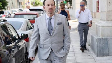 &Gamma;&iota;ά&nu;&nu;&eta;&sigmaf; &Pi;&alpha;&pi;&alpha;&mu;&iota;&chi;&alpha;ή&lambda;: &Eta; &alpha;&nu;&alpha;&kappa;&omicron;ί&nu;&omega;&sigma;&eta; &gamma;&iota;&alpha; &tau;&eta; &mu;&eta;&tau;έ&rho;&alpha; &tau;&omicron;&upsilon;, &Alpha;&lambda;ί&kappa;&eta; &Beta;&omicron;&upsilon;&gamma;&iota;&omicron;&upsilon;&kappa;&lambda;ά&kappa;&eta; &kappa;&alpha;&iota; &eta; &rho;&eta;&tau;ή &alpha;&pi;&alpha;&gamma;ό&rho;&epsilon;&upsilon;&sigma;&eta;