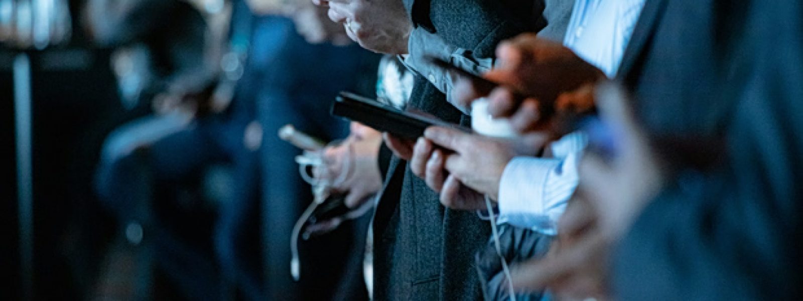 Η ζωή μας σε μια οθόνη: Πόσο μέρος του χρόνου μας περνάμε στα social media | in.gr
