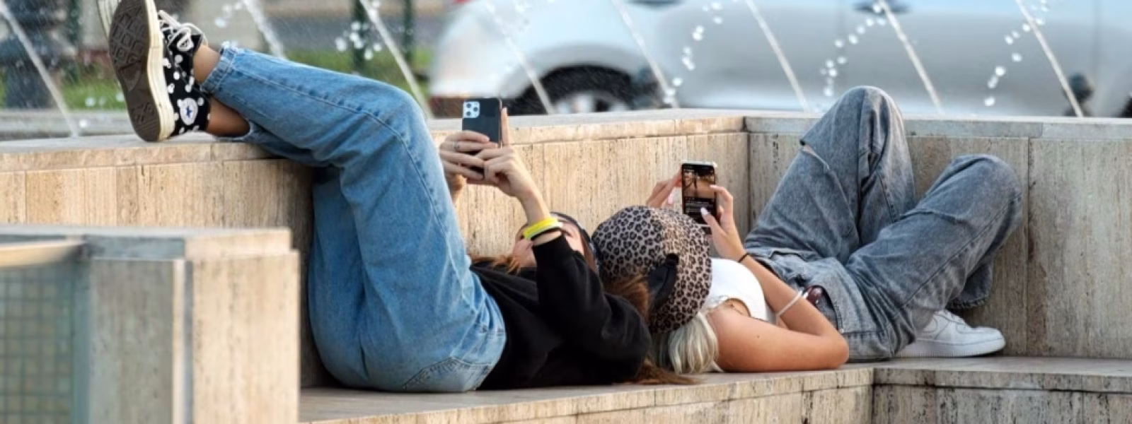 «Παγκόσμιος» πόλεμος για την ηλικία στα social media | in.gr