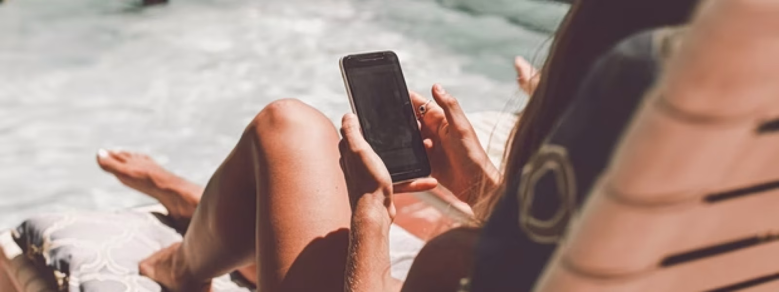 Scrolling, αυτή η μάστιγα: Τέσσερις τρόποι να το περιορίσουμε | in.gr