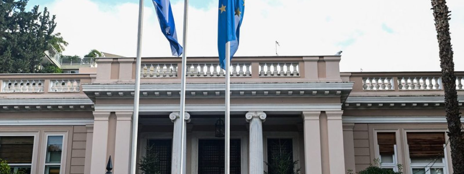 «Επίθεση υβριδικού χαρακτήρα, δεν διέρρευσαν πληροφορίες», λένε από την κυβέρνηση για τη συνομιλία του γγ Εθνικής Ασφάλειας με Ρώσους φαρσέρ – Το χρονικό της υπόθεσης