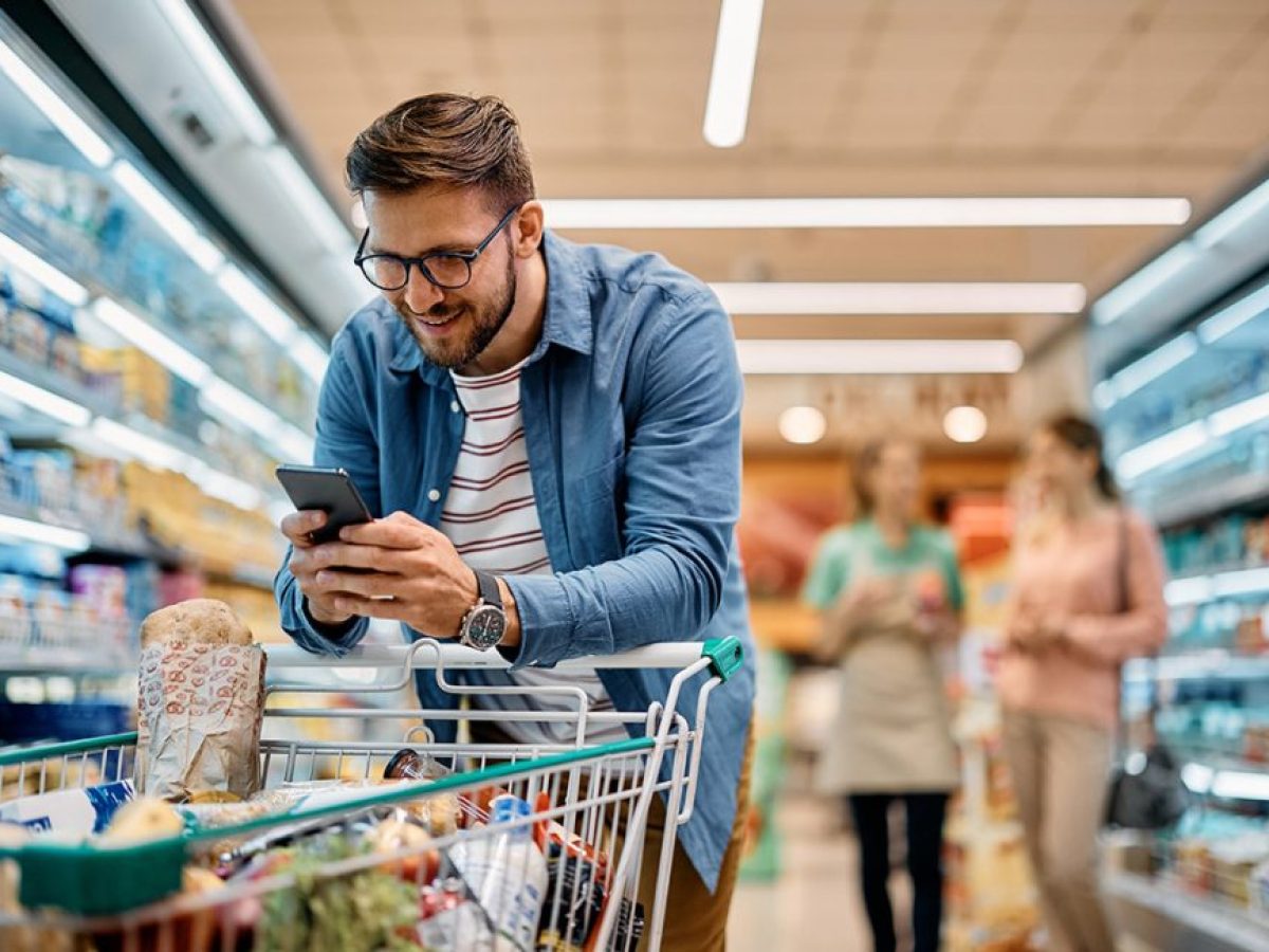 Η μεγάλη μάχη στο ράφι: Private label, εκπτώσεις και AI αλλάζουν τα σούπερ μάρκετ