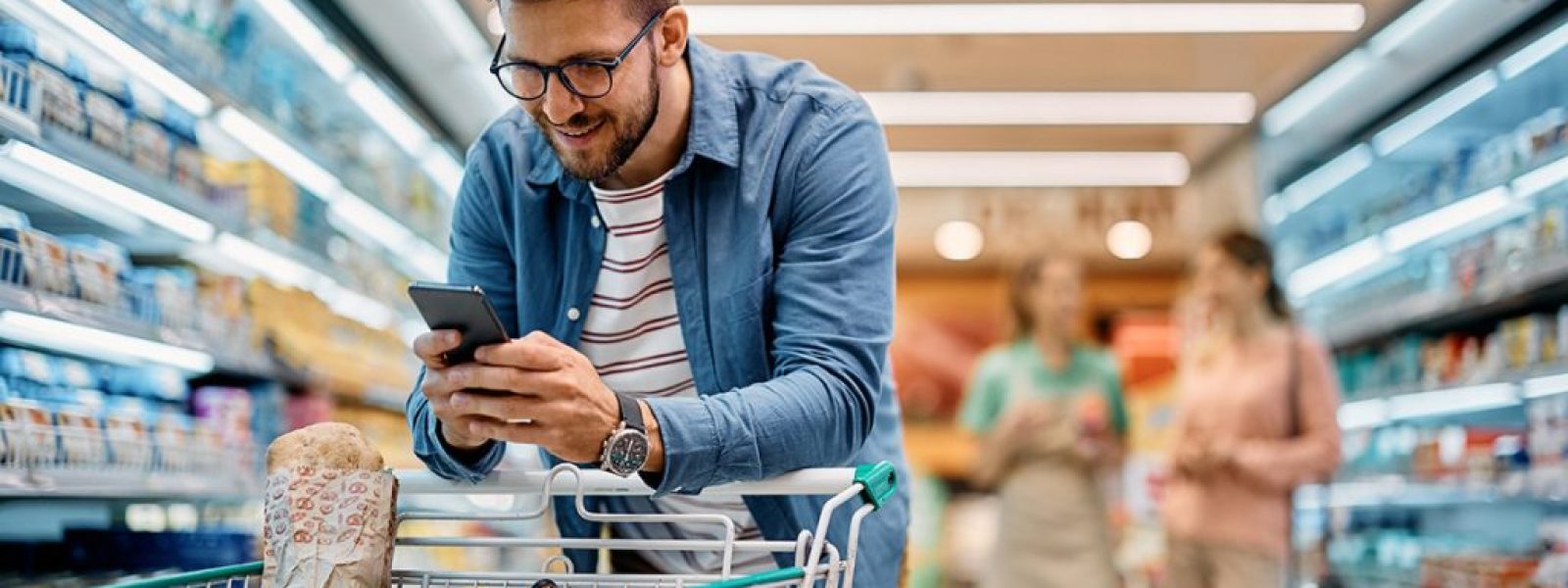 Η μεγάλη μάχη στο ράφι: Private label, εκπτώσεις και AI αλλάζουν τα σούπερ μάρκετ