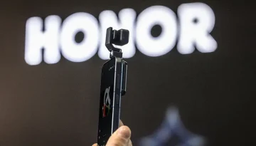Honor Robot Phone: &Mu;&epsilon; gimbal, &delta;ύ&omicron; &kappa;ά&mu;&epsilon;&rho;&epsilon;&sigmaf; 200MP &kappa;&alpha;&iota; &tau;&epsilon;&rho;ά&sigma;&tau;&iota;&alpha; &mu;&pi;&alpha;&tau;&alpha;&rho;ί&alpha;. &Eta; &tau;&iota;&mu;ή ό&mu;&omega;&sigmaf; &tau;&sigma;&omicron;ύ&zeta;&epsilon;&iota; &ndash; Techmaniacs