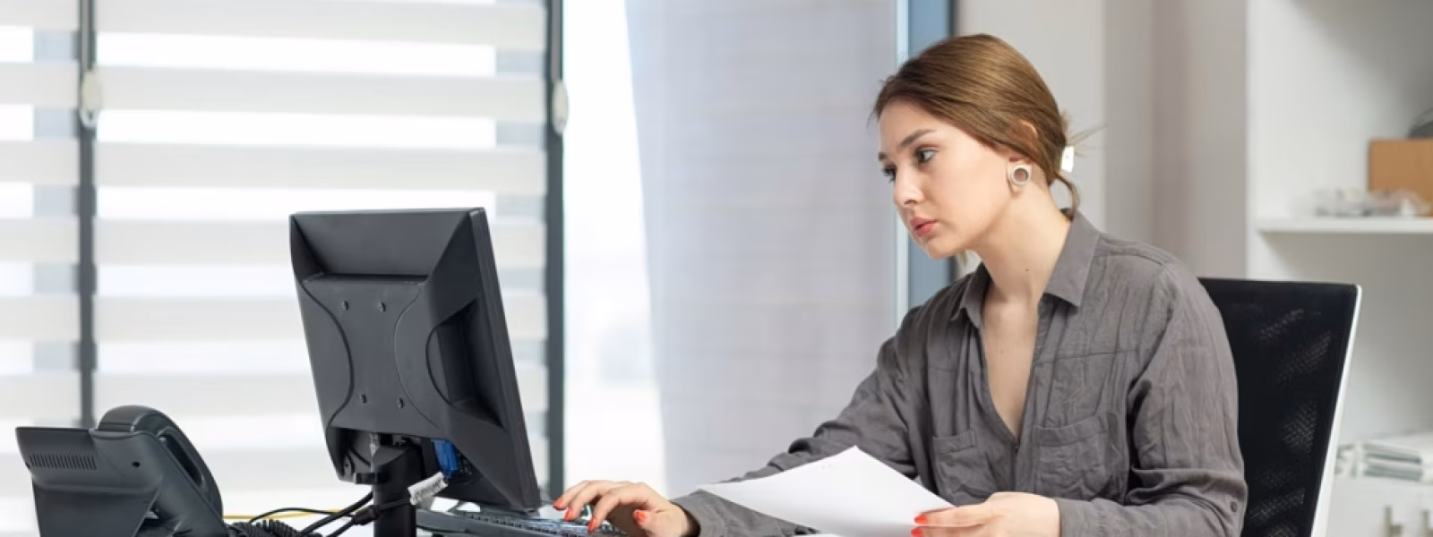 Τέλος στο «doomjobbing»: Έξι στρατηγικές για να βρείτε δουλειά στην εποχή της AI | in.gr