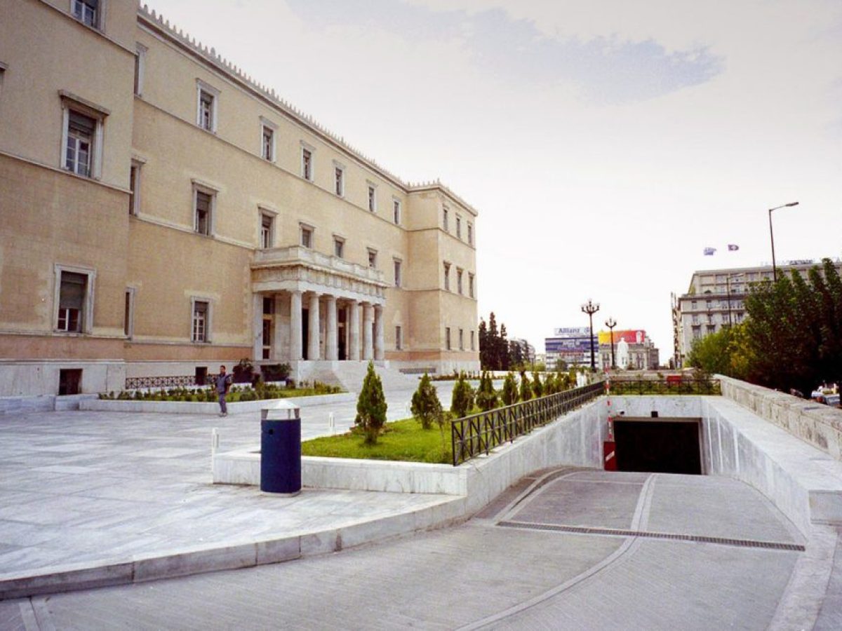 Η Τεχνητή Νοημοσύνη μπαίνει στη Βουλή – Σε τι θα χρησιμεύουν οι νέες εφαρμογές