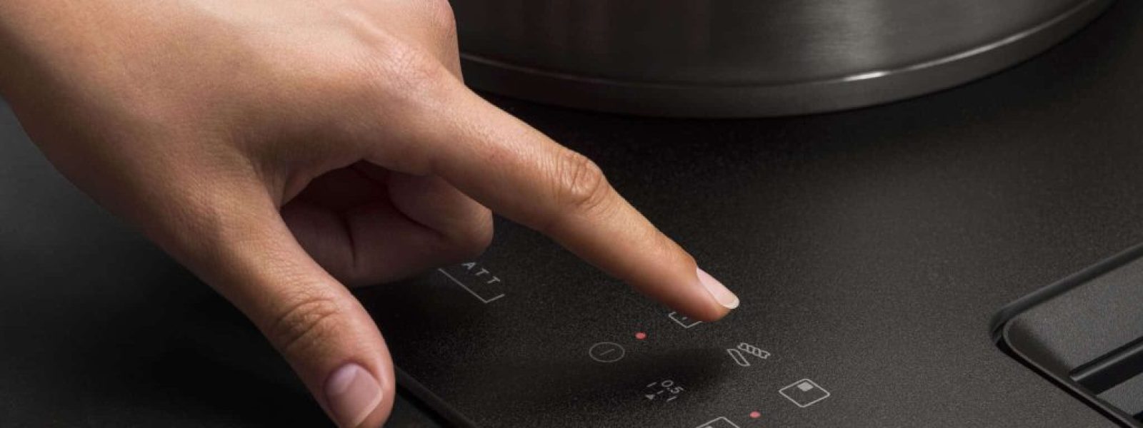 AEG OnePot Pasta: &eta; &epsilon;&sigma;&tau;ί&alpha; &pi;&omicron;&upsilon; &mu;&alpha;&gamma;&epsilon;&iota;&rho;&epsilon;ύ&epsilon;&iota; &mu;ό&nu;&eta; &tau;&eta;&sigmaf; &tau;&alpha; &zeta;&upsilon;&mu;&alpha;&rho;&iota;&kappa;ά