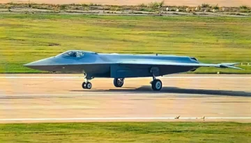 &Tau;&omicron; J-50 &tau;&eta;&sigmaf; &Kappa;ί&nu;&alpha;&sigmaf; &theta;&alpha; &mu;&pi;&omicron;&rho;&omicron;ύ&sigma;&epsilon; &nu;&alpha; &pi;&epsilon;&tau;ά&xi;&epsilon;&iota; &alpha;&upsilon;&tau;ό&nu;&omicron;&mu;&alpha; &kappa;&alpha;&iota; &chi;&omega;&rho;ί&sigmaf; GPS &alpha;&nu; &omicron; &pi;&iota;&lambda;ό&tau;&omicron;&sigmaf; &chi;ά&sigma;&epsilon;&iota; &tau;&iota;&sigmaf; &alpha;&iota;&sigma;&theta;ή&sigma;&epsilon;&iota;&sigmaf; &tau;&omicron;&upsilon;! &ndash; Techmaniacs