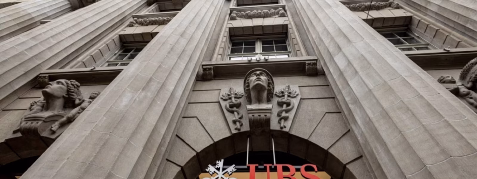 &Eta; &tau;&epsilon;&chi;&nu;&eta;&tau;ή &nu;&omicron;&eta;&mu;&omicron;&sigma;ύ&nu;&eta; &alpha;&lambda;&lambda;ά&zeta;&epsilon;&iota; &tau;&eta;&nu; &alpha;&gamma;&omicron;&rho;ά &epsilon;&rho;&gamma;&alpha;&sigma;ί&alpha;&sigmaf; &sigma;&tau;&iota;&sigmaf; &tau;&rho;ά&pi;&epsilon;&zeta;&epsilon;&sigmaf; &ndash; &Tau;&omicron; &pi;&alpha;&rho;ά&delta;&epsilon;&iota;&gamma;&mu;&alpha; &tau;&eta;&sigmaf; UBS | in.gr