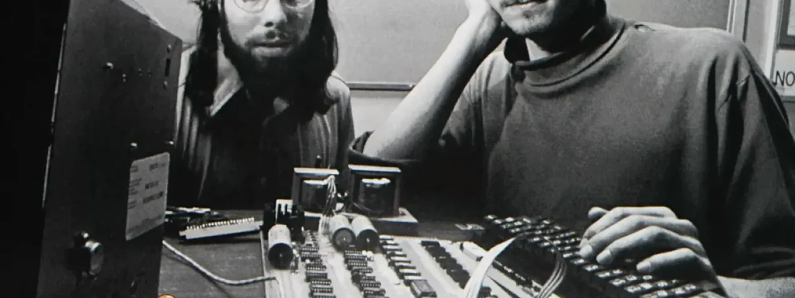 Apple I &ldquo;Hatfield&rdquo;: &Sigma;&epsilon; &delta;&eta;&mu;&omicron;&pi;&rho;&alpha;&sigma;ί&alpha; &omicron; &lambda;&epsilon;&iota;&tau;&omicron;&upsilon;&rho;&gamma;&iota;&kappa;ό&sigmaf; &upsilon;&pi;&omicron;&lambda;&omicron;&gamma;&iota;&sigma;&tau;ή&sigmaf; &mu;&epsilon; &tau;&eta;&nu; &upsilon;&pi;&omicron;&gamma;&rho;&alpha;&phi;ή &tau;&omicron;&upsilon; Steve Jobs &ndash; Techmaniacs