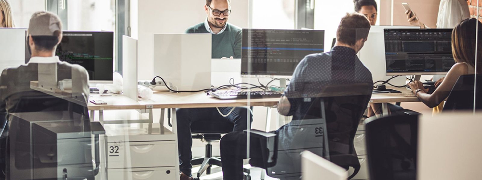 EY & Microsoft: &pi;&alpha;&gamma;&kappa;ό&sigma;&mu;&iota;&alpha; &pi;&rho;&omega;&tau;&omicron;&beta;&omicron;&upsilon;&lambda;ί&alpha; &gamma;&iota;&alpha; &tau;&eta;&nu; &alpha;&xi;&iota;&omicron;&pi;&omicron;ί&eta;&sigma;&eta; &tau;&omicron;&upsilon; AI &sigma;&epsilon; &epsilon;&tau;&alpha;&iota;&rho;&iota;&kappa;ή &kappa;&lambda;ί&mu;&alpha;&kappa;&alpha; &mdash; InfoCom