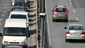 &Kappa;ά&mu;&epsilon;&rho;&epsilon;&sigmaf; AI &sigma;&tau;&eta; &Theta;&epsilon;&sigma;&sigma;&alpha;&lambda;&omicron;&nu;ί&kappa;&eta;: &Pi;ό&tau;&epsilon; &xi;&epsilon;&kappa;&iota;&nu;&omicron;ύ&nu; &tau;&alpha; &pi;&rho;ό&sigma;&tau;&iota;&mu;&alpha; &kappa;&alpha;&iota; &gamma;&iota;&alpha;&tau;ί &kappa;&alpha;&theta;&upsilon;&sigma;&tau;&epsilon;&rho;&omicron;ύ&nu; &ndash; &Tau;&iota; &sigma;&upsilon;&mu;&beta;&alpha;ί&nu;&epsilon;&iota; &mu;&epsilon; &tau;&omicron;&nu; &delta;&iota;&alpha;&gamma;&omega;&nu;&iota;&sigma;&mu;ό