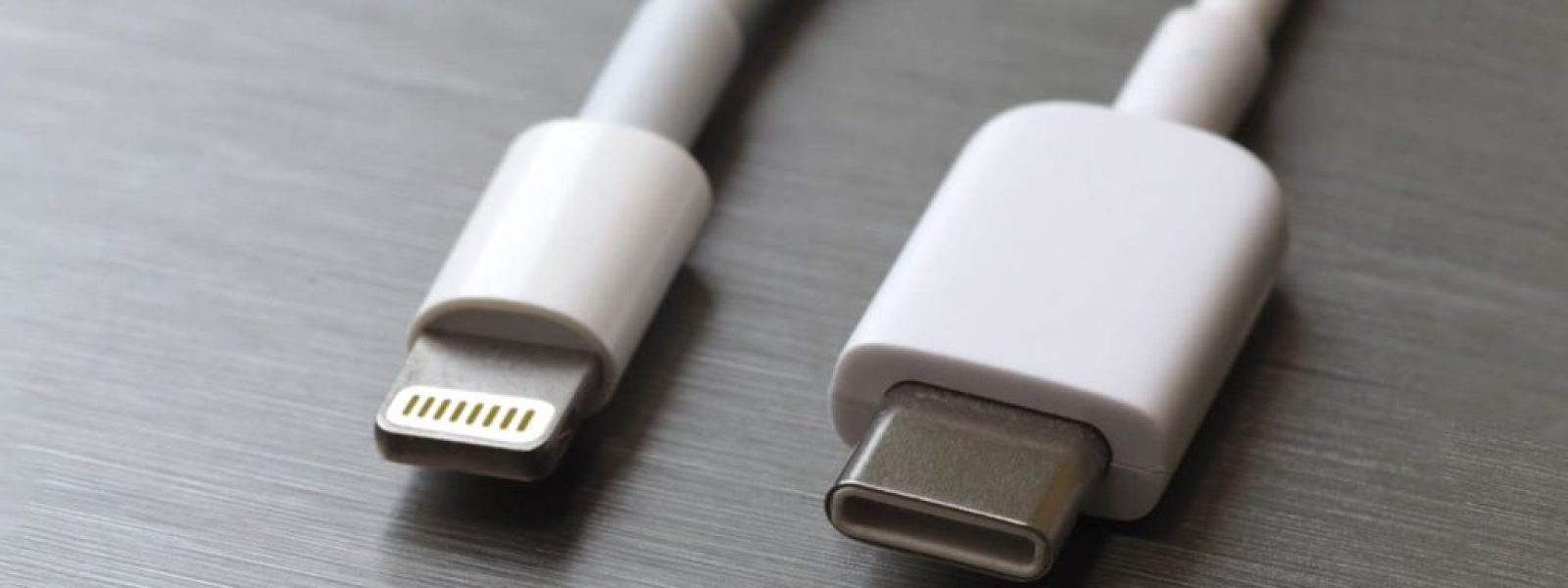 USB-C ή Lightning: &Pi;&omicron;&iota;&omicron; &kappa;&alpha;&lambda;ώ&delta;&iota;&omicron; &alpha;&nu;&tau;έ&chi;&epsilon;&iota; &tau;&epsilon;&lambda;&iota;&kappa;ά &pi;&epsilon;&rho;&iota;&sigma;&sigma;ό&tau;&epsilon;&rho;&omicron; | Techblog.gr