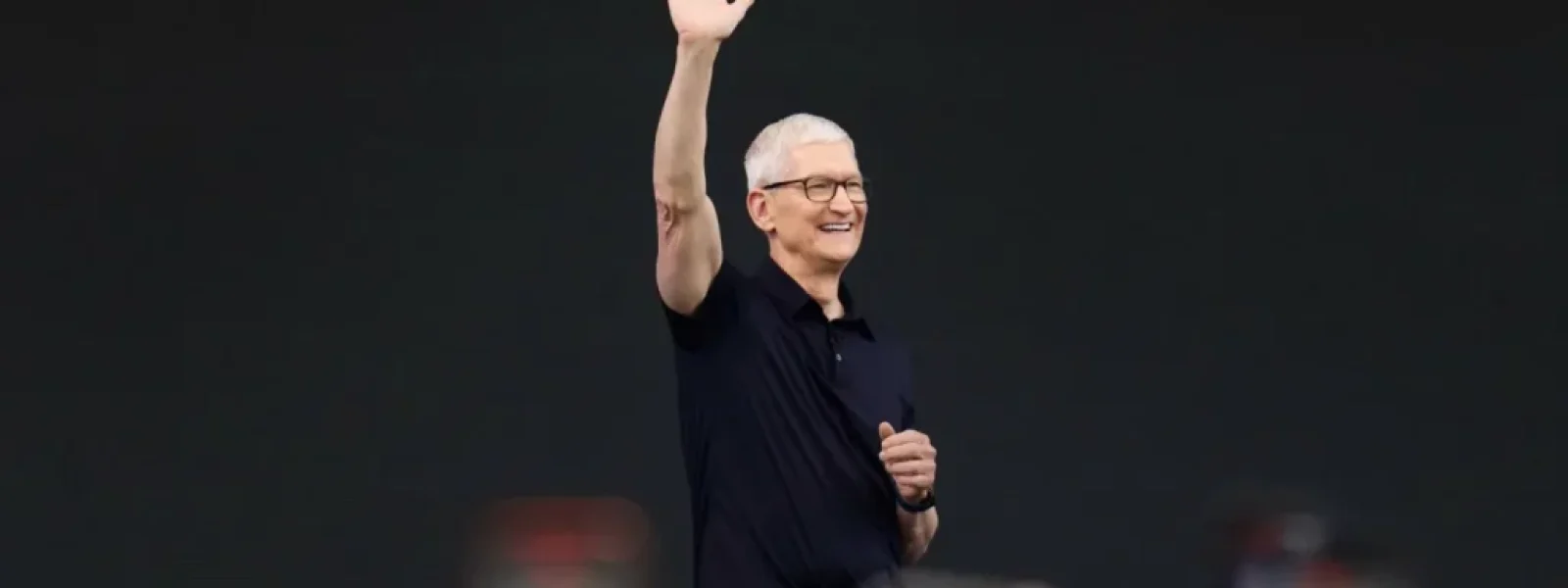 &Omicron; Tim Cook &alpha;&pi;&omicron;&chi;&alpha;&iota;&rho;&epsilon;&tau;ά &tau;&eta;&nu; Apple: &Tau;&omicron; &sigma;&upsilon;&gamma;&kappa;&iota;&nu;&eta;&tau;&iota;&kappa;ό &gamma;&rho;ά&mu;&mu;&alpha; &tau;&eta;&nu; &tau;&epsilon;&lambda;&epsilon;&upsilon;&tau;&alpha;ί&alpha; &tau;&omicron;&upsilon; &mu;έ&rho;&alpha; &omega;&sigmaf; CEO &ndash; Techmaniacs