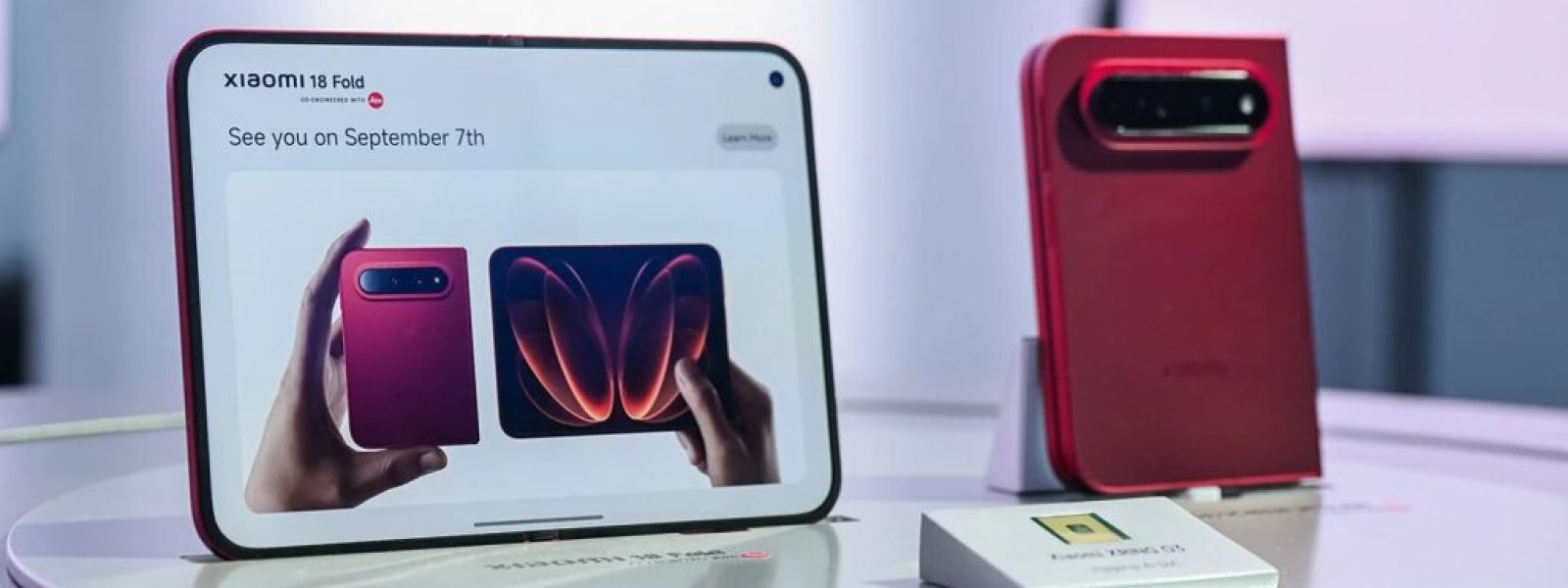 Xiaomi 18 Fold: &Pi;&alpha;&rho;&omicron;&upsilon;&sigma;&iota;ά&zeta;&epsilon;&tau;&alpha;&iota; &sigma;&tau;&iota;&sigmaf; 7 &Sigma;&epsilon;&pi;&tau;&epsilon;&mu;&beta;&rho;ί&omicron;&upsilon;