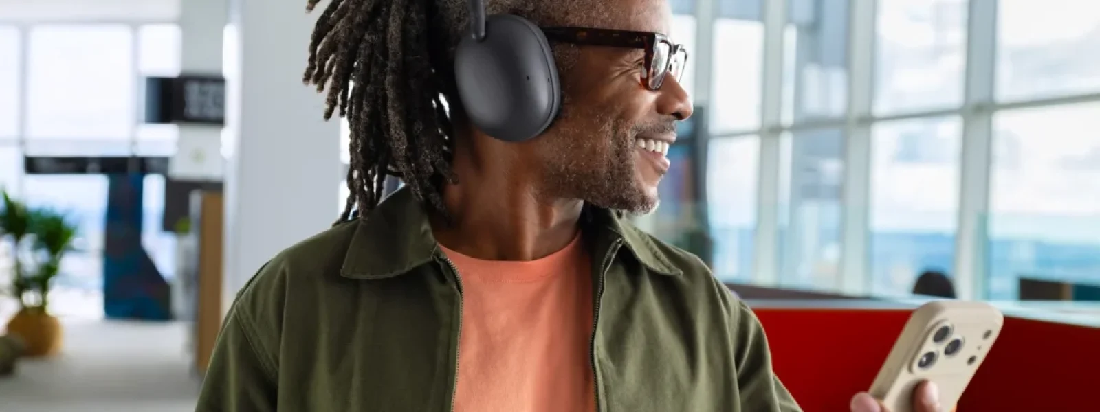 Zone Vibe Pro: &Tau;&alpha; &alpha;&kappa;&omicron;&upsilon;&sigma;&tau;&iota;&kappa;ά &tau;&eta;&sigmaf; Logitech &pi;&omicron;&upsilon; &sigma;&epsilon; &sigma;&upsilon;&nu;&omicron;&delta;&epsilon;ύ&omicron;&upsilon;&nu; ό&lambda;&eta; &tau;&eta; &mu;έ&rho;&alpha;, &alpha;&pi;ό &tau;&eta; &delta;&omicron;&upsilon;&lambda;&epsilon;&iota;ά &sigma;&tau;&eta;&nu; &kappa;&alpha;&theta;&eta;&mu;&epsilon;&rho;&iota;&nu;ό&tau;&eta;&tau;&alpha; &ndash; Techsmart