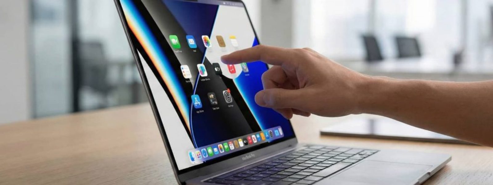 MacBook Pro OLED: &laquo;&Sigma;&eta;&mu;&alpha;&nu;&tau;&iota;&kappa;ά &epsilon;&lambda;&alpha;&phi;&rho;ύ&tau;&epsilon;&rho;&omicron;&raquo; &kappa;&alpha;&iota; &mu;&epsilon; &omicron;&theta;ό&nu;&eta; &alpha;&phi;ή&sigmaf;
